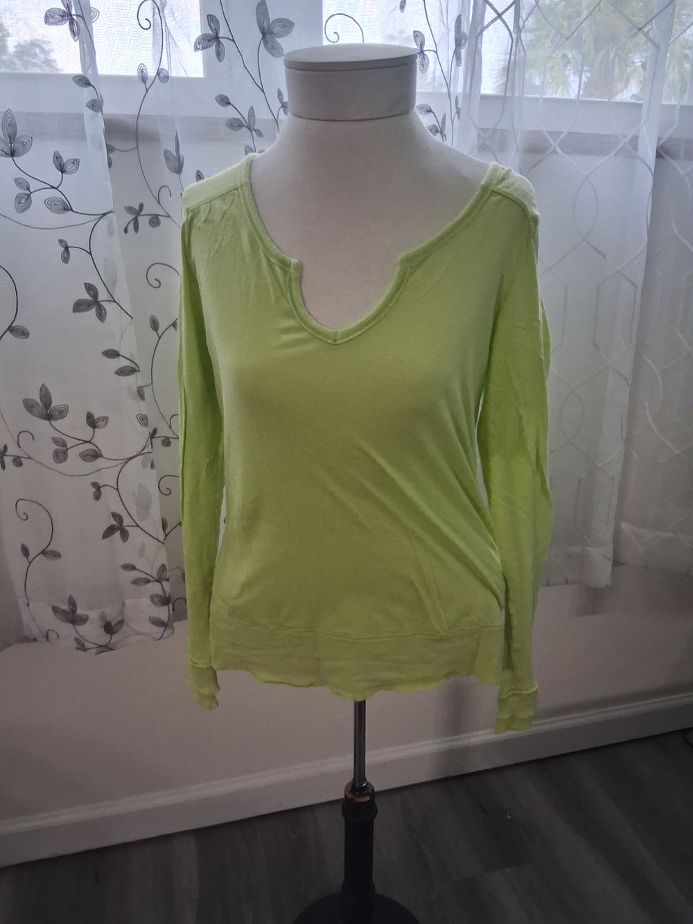 Gilligan & O'Malley Lime Green V-Neck Long Sleeve Top